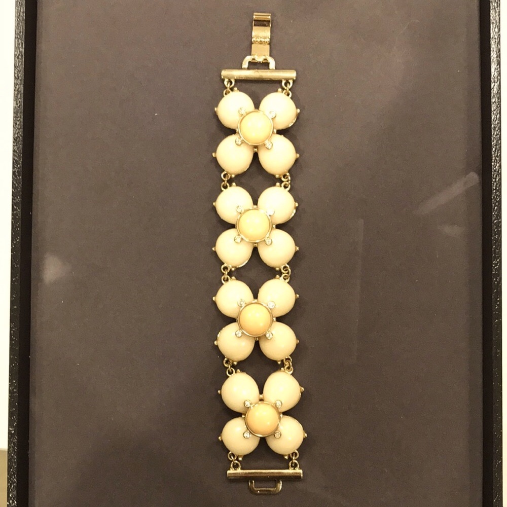 Cream and Light Peach Floral Link Bracelet - Picture 3 of 9